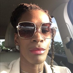 Meet your Posher, Latashia